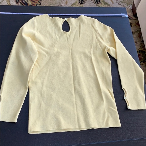 Yellow sweater. Listed as petite size 2-4 - Picture 4 of 7